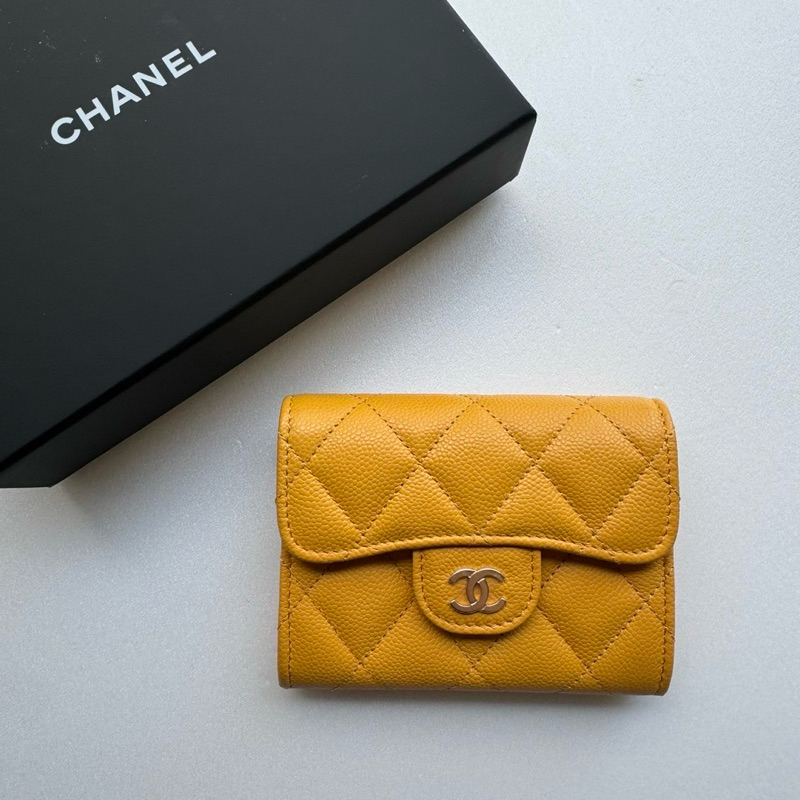 在台現貨🇮🇹33500 香奈兒 Chanel 發財黃雙層卡包