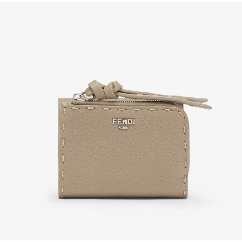 【𝐂𝐚𝐬𝐞𝐬】Fendi｜Peekaboo明線迷你三摺短夾 四色可選 錢包 中夾 零錢袋 精品代購 歐洲代購 日本代購