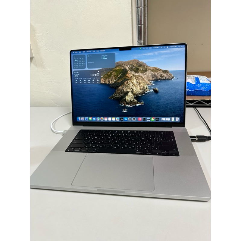 二手 近全新 無刮傷 apple MacBook Pro 16 M3 銀色