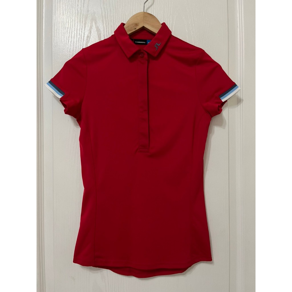衣 / J.LINDEBERG 品牌刺繡袖灰藍白飾邊紅色機能彈性POLO上衣（ＸＳ）
