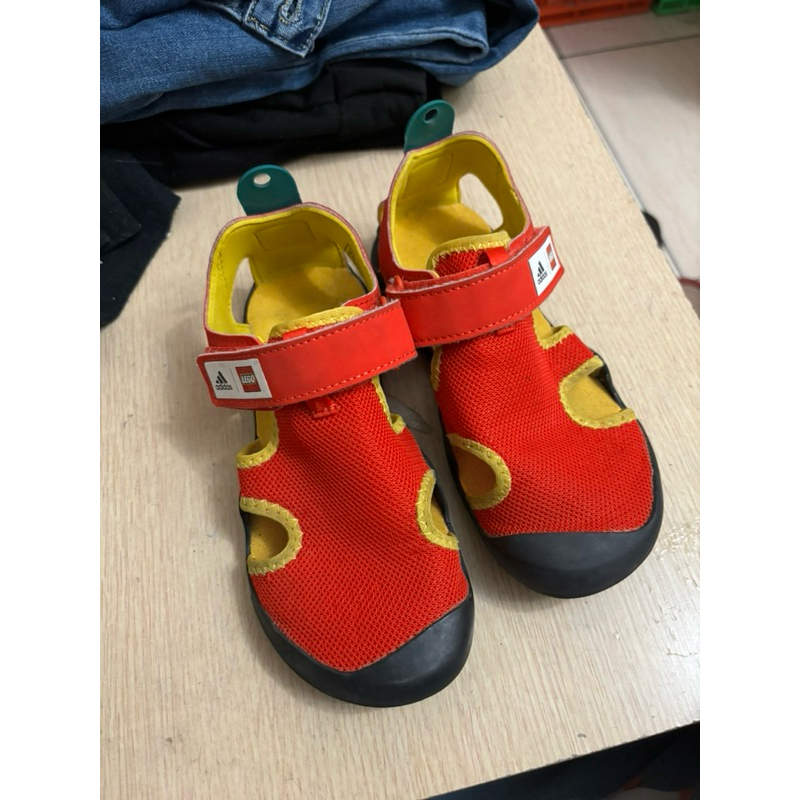 adidas紅色樂高透氣涼鞋