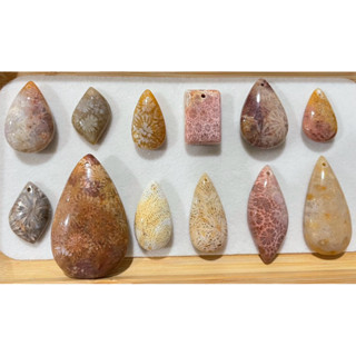 天然珊瑚玉水滴方牌無事牌精品吊墜 | 綠果翡翠·珊瑚玉