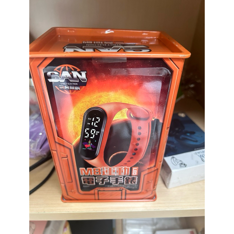 鐵盒 夾物 全新 M8運動 電子手錶 LED 觸控 三合同創 SAM 方盒 娃娃機商品