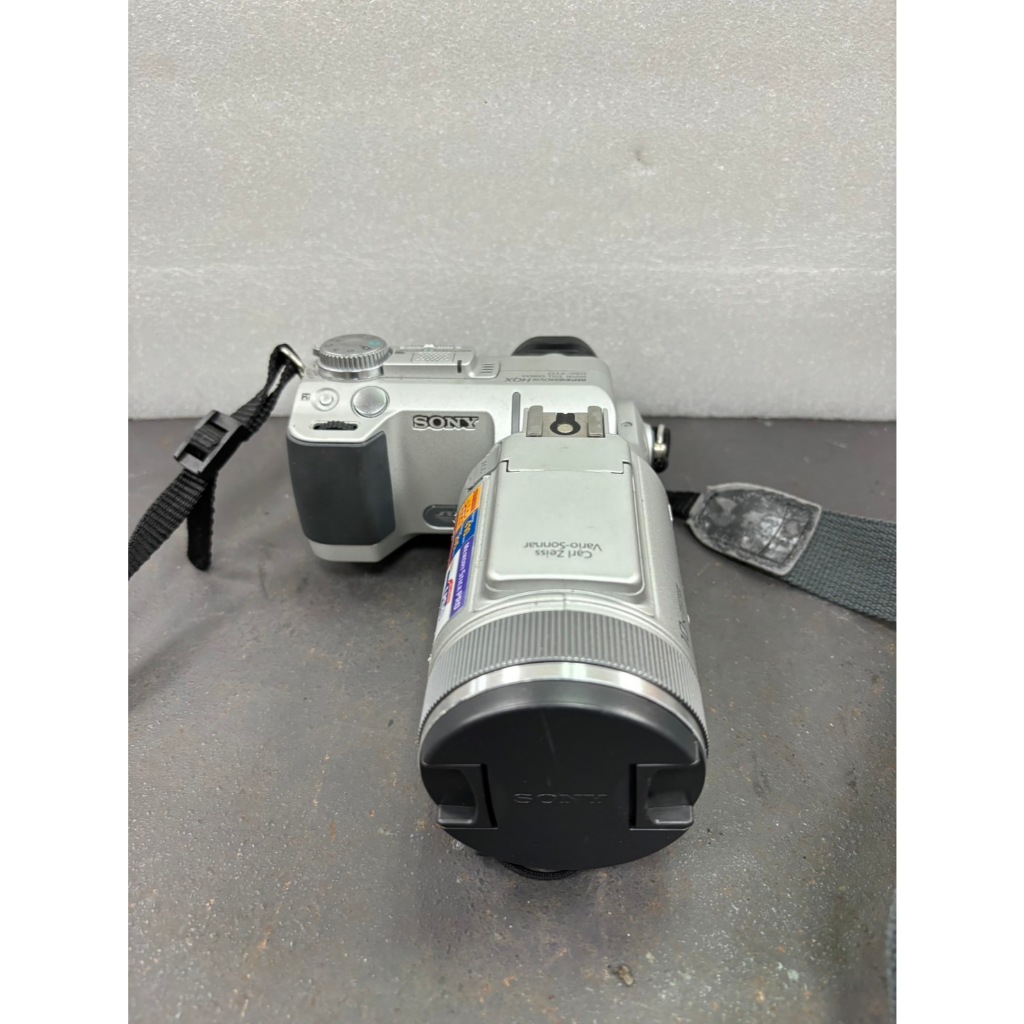 【彩虹3C】零件機//Sony DSC-F717 早期 CCD 數位相機(無電池)