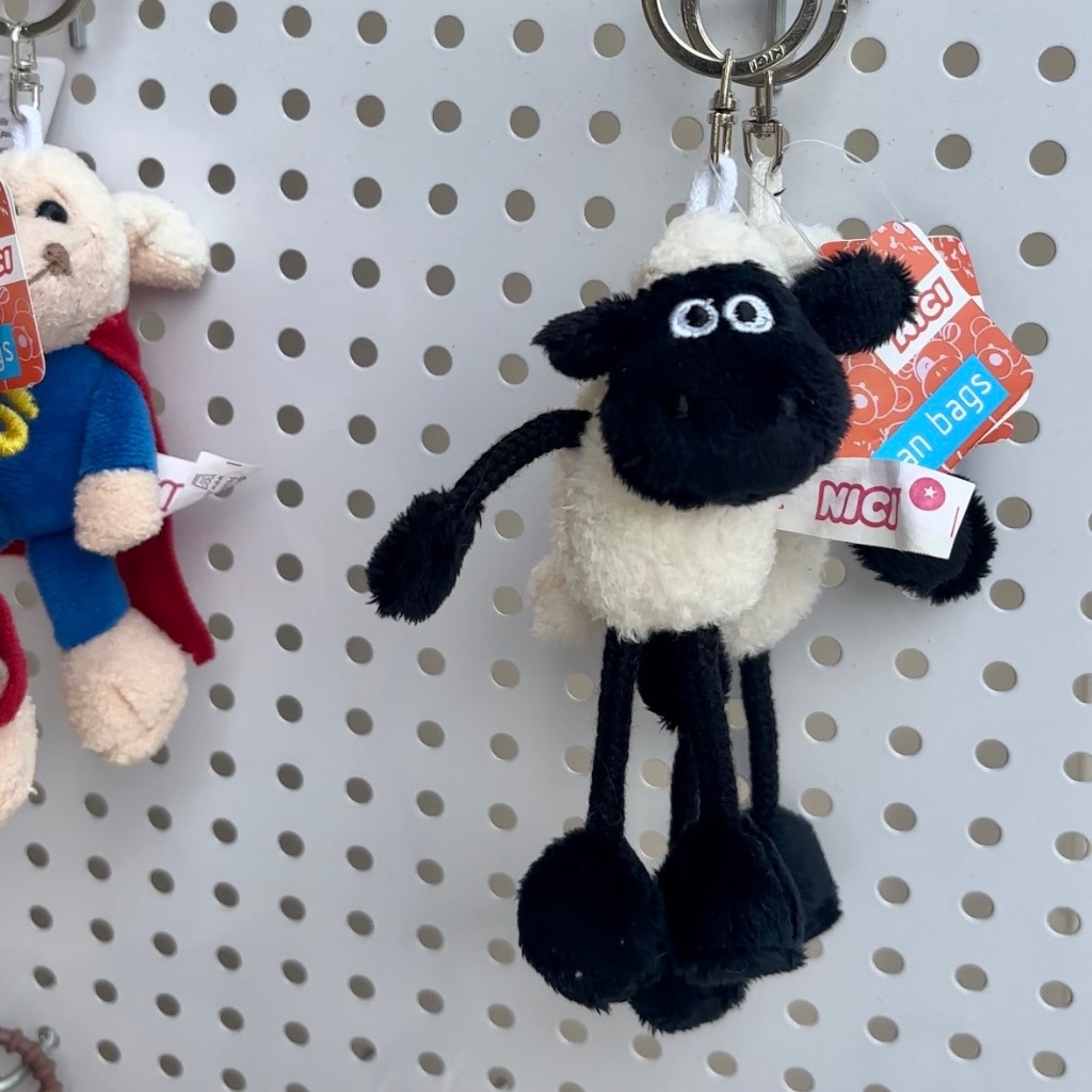 HERS ROOM 現貨 笑笑羊吊飾 飾品 笑笑羊 鑰匙圈 娃娃