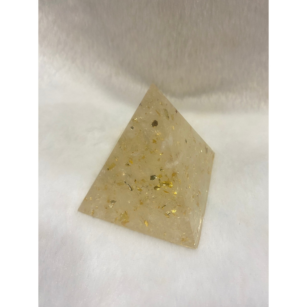 【純粹神作】萬象之源：高純度白水晶金字塔奧根能量塔6公分版｜全方位淨化、意念放大守護、高純度金箔加持｜職人手作厚實能量塔