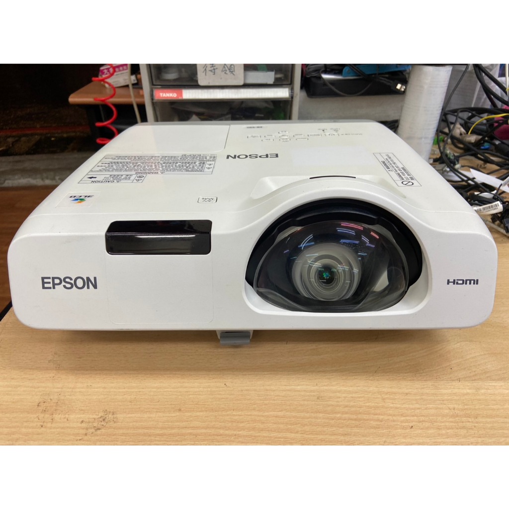【平價二手】已使用燈泡時數78小時,Epson EB-530 超短焦投影機
