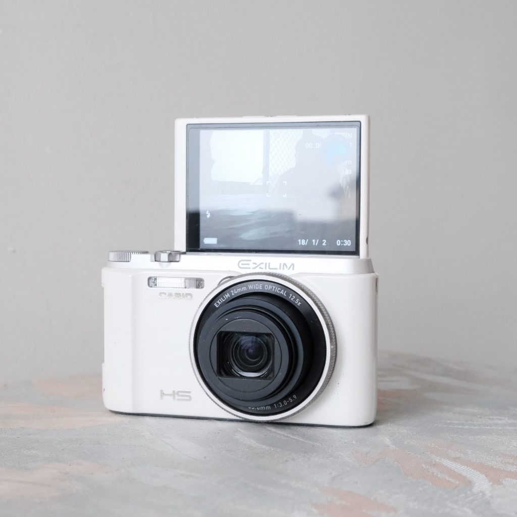 Casio Exilim Zoom ZR1500 / FC300S 早期 CMOS 數位相機 (可翻轉螢幕 廣角 自拍)