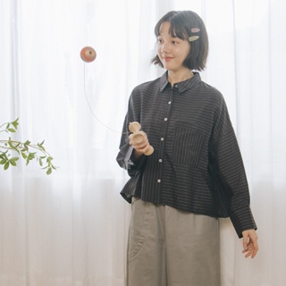 【MOSS CLUB】日本素材橫條微透短版襯衫上衣 黑 白 灰