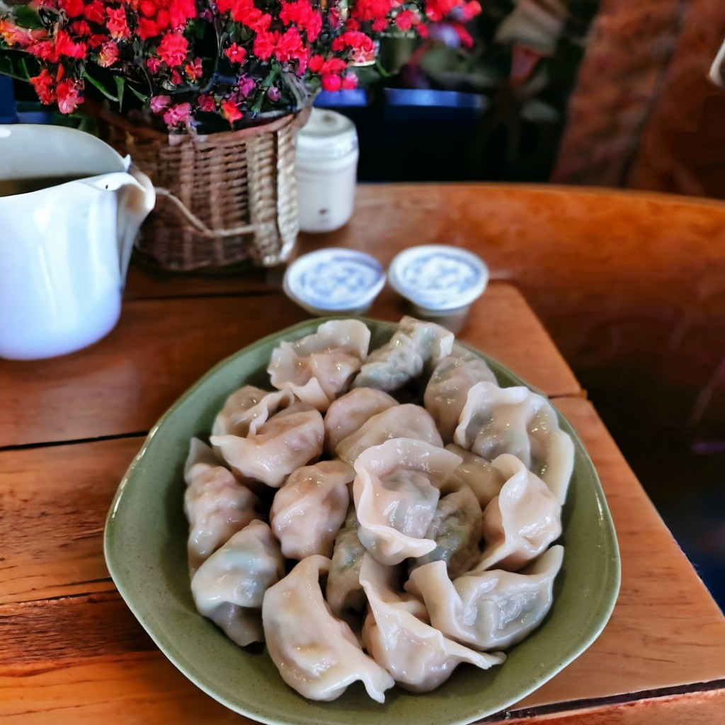 3~8包下單區 高麗菜•韭菜手工水餃 1包50顆 高麗菜清脆韭菜香 皮薄餡多札實 如需其他數量請至賣場分別訂講