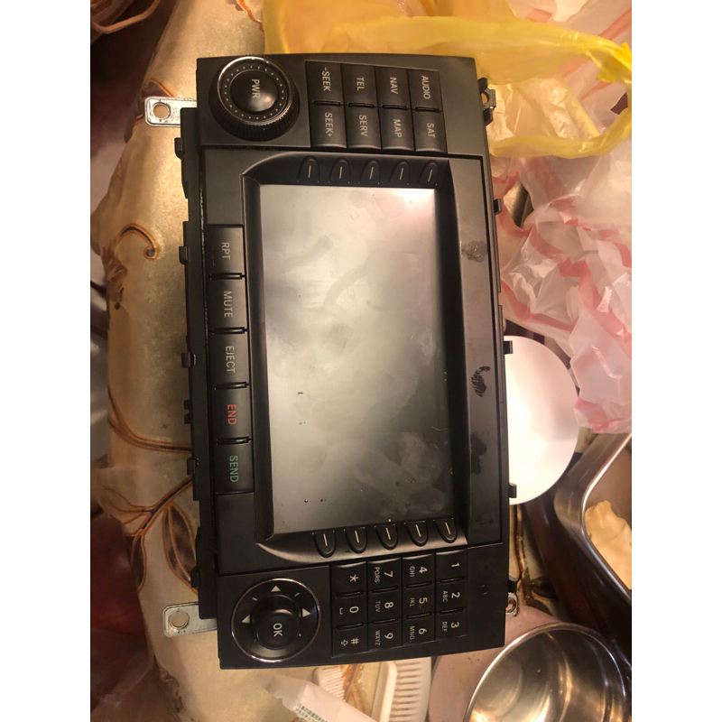 Benz G500拆下的多媒體音響主機 G-car W463當紀念品零件賣