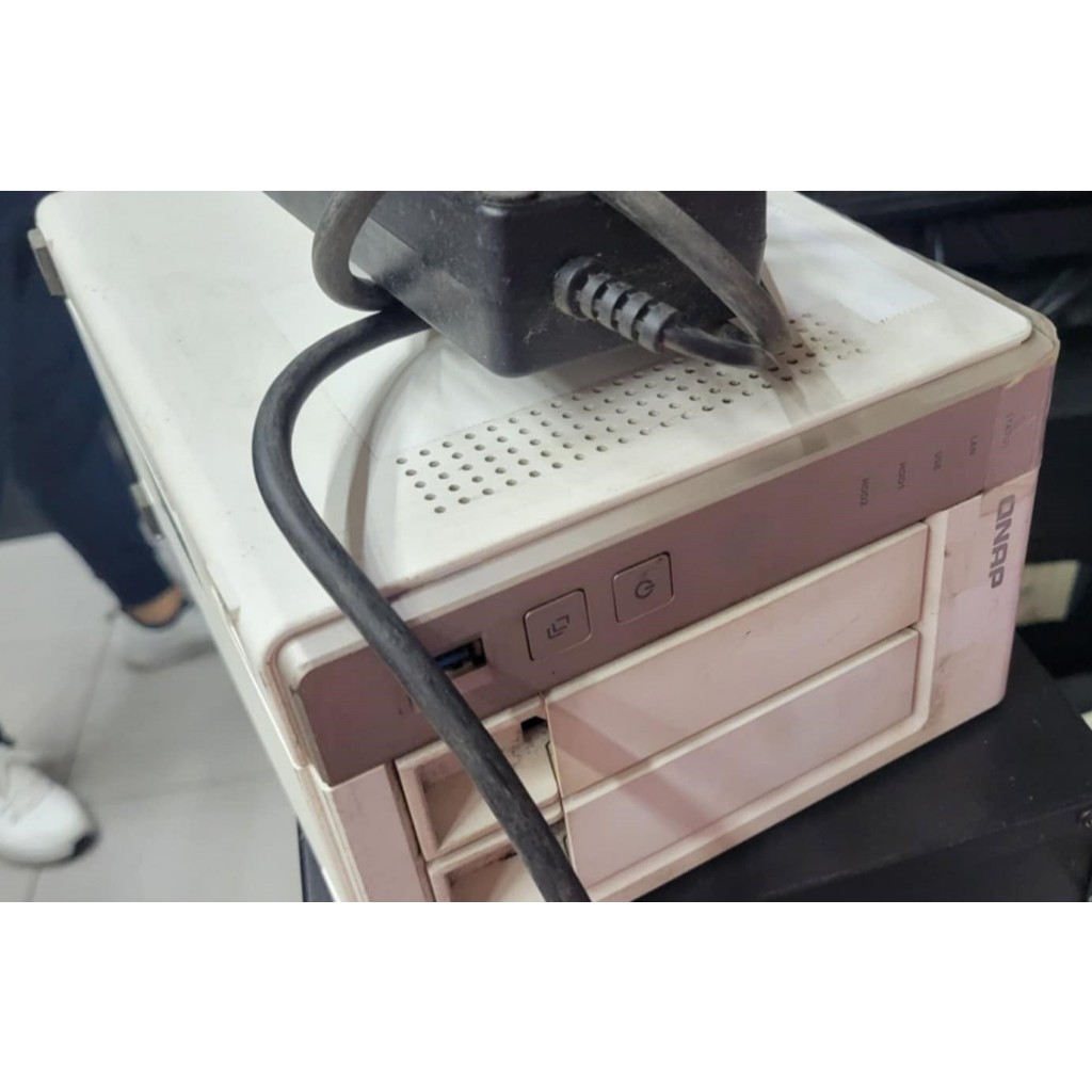 故障品  含變壓器  不含硬碟 QNAP  TS-251 亮紅燈無法使用  850元