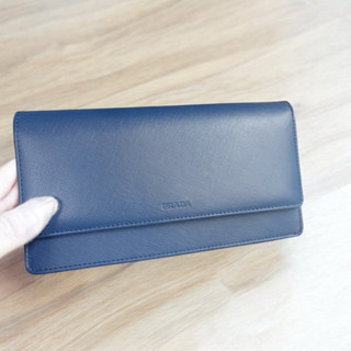 美麗堡精品 PRADA OUTLET 2MD340 防刮牛皮 扣式長夾+名片夾 二用大長夾 藍色【現貨】過季新品