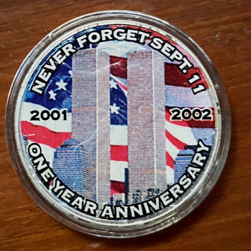 獨一無二911紀念美國鷹揚一盎司銀幣單面彩色鷹洋銀幣2002年版面值一美元每個重約31.3 克品頊完整原壓克力盒