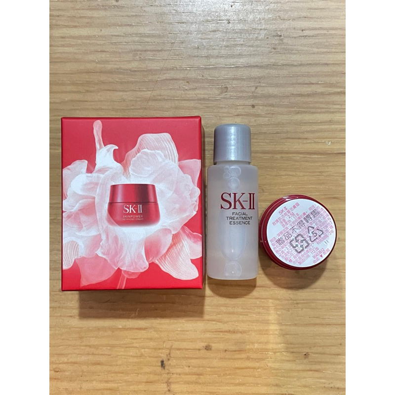 SK-II 青春露 R.N.A.超肌能緊緻大眼霜 肌活能量輕盈活膚霜 致臻肌活能量活膚霜 光蘊臻采煥亮精華