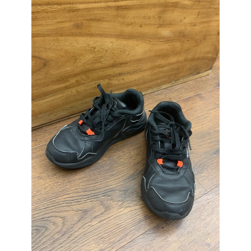 二手黑色男童運動鞋（19-20cm)