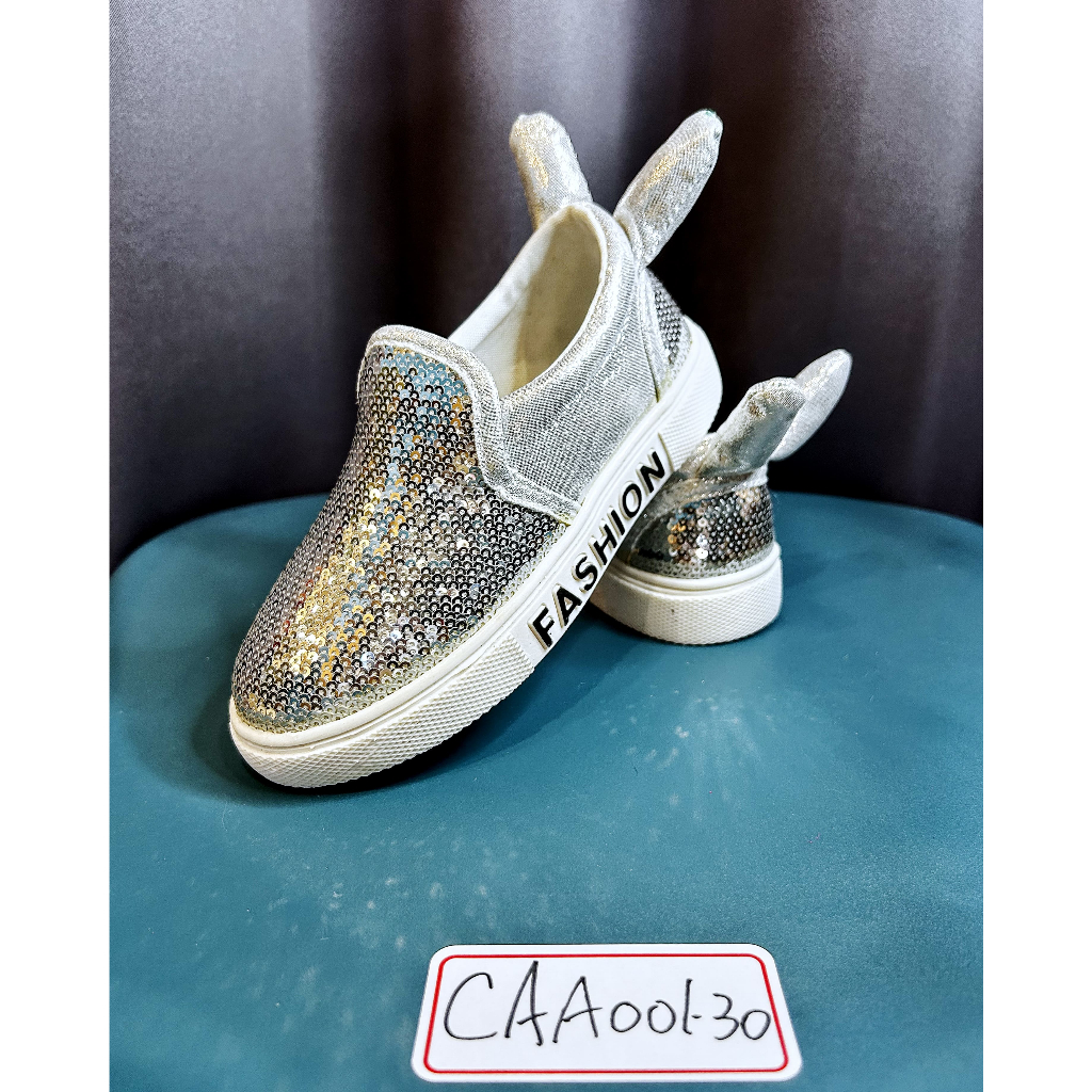 優質童鞋#零碼出清：亮晶晶兔耳朵休閒鞋。男童、女童，多樣款式，多種顏色。