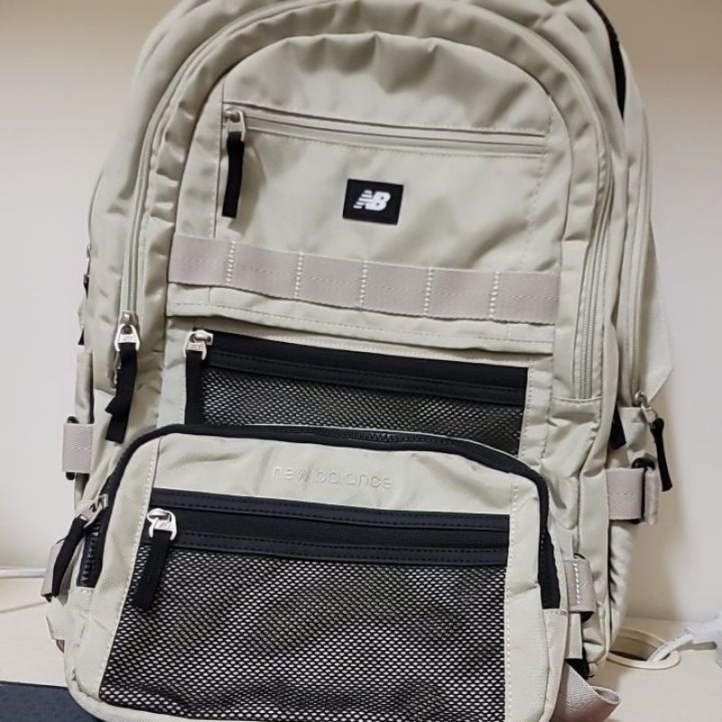 二手近全新現貨✨️NewBalance x IU米色 聯名後背包3DMulti Backpack 韓國後背書包