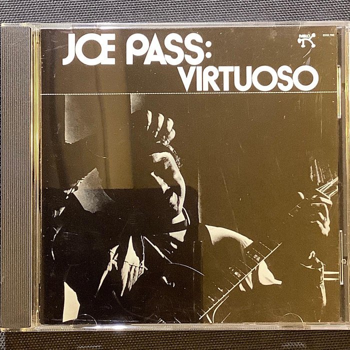 香港CD聖經/Joe Pass喬帕斯/爵士吉他-Virtuoso《巨匠名演》 舊版1987年老美國版無ifpi