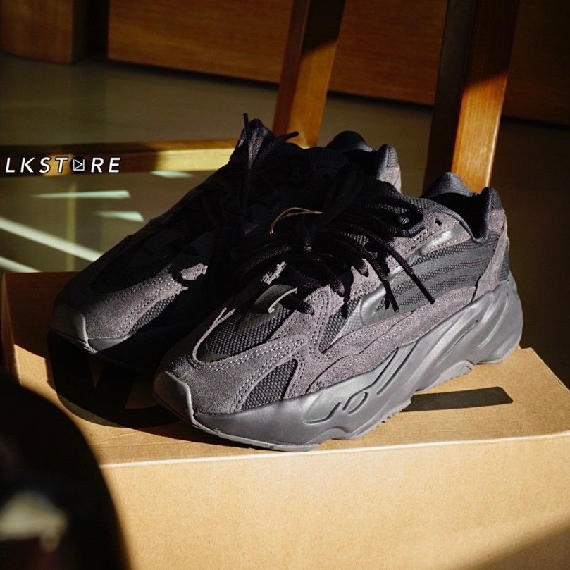 {LKSTORE} adidas Yeezy Booost 700 V2 Vanta FU6684 黑武士 黑魂