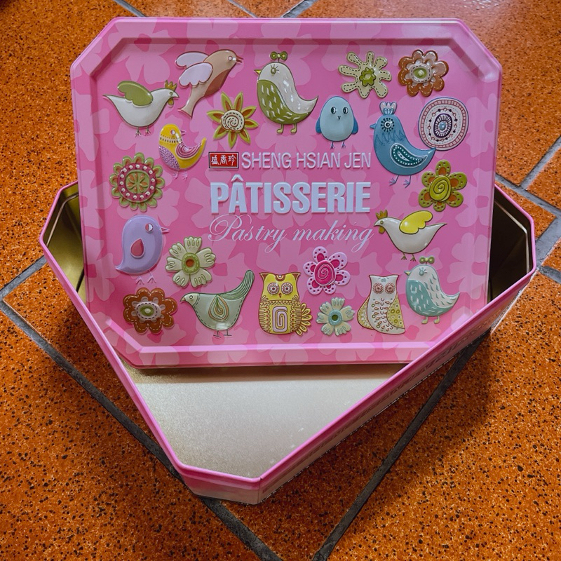 盛香珍 餅乾 鐵盒 盒子 方形 粉色 鳥語花香 小鳥 動物 花朵 植物 收納 🔅二手🔅