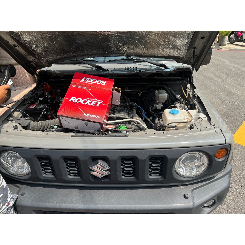 【全電行】JIMNY 汽車電池更換 ROCKET 65B24L 保固一年 高啟動能力