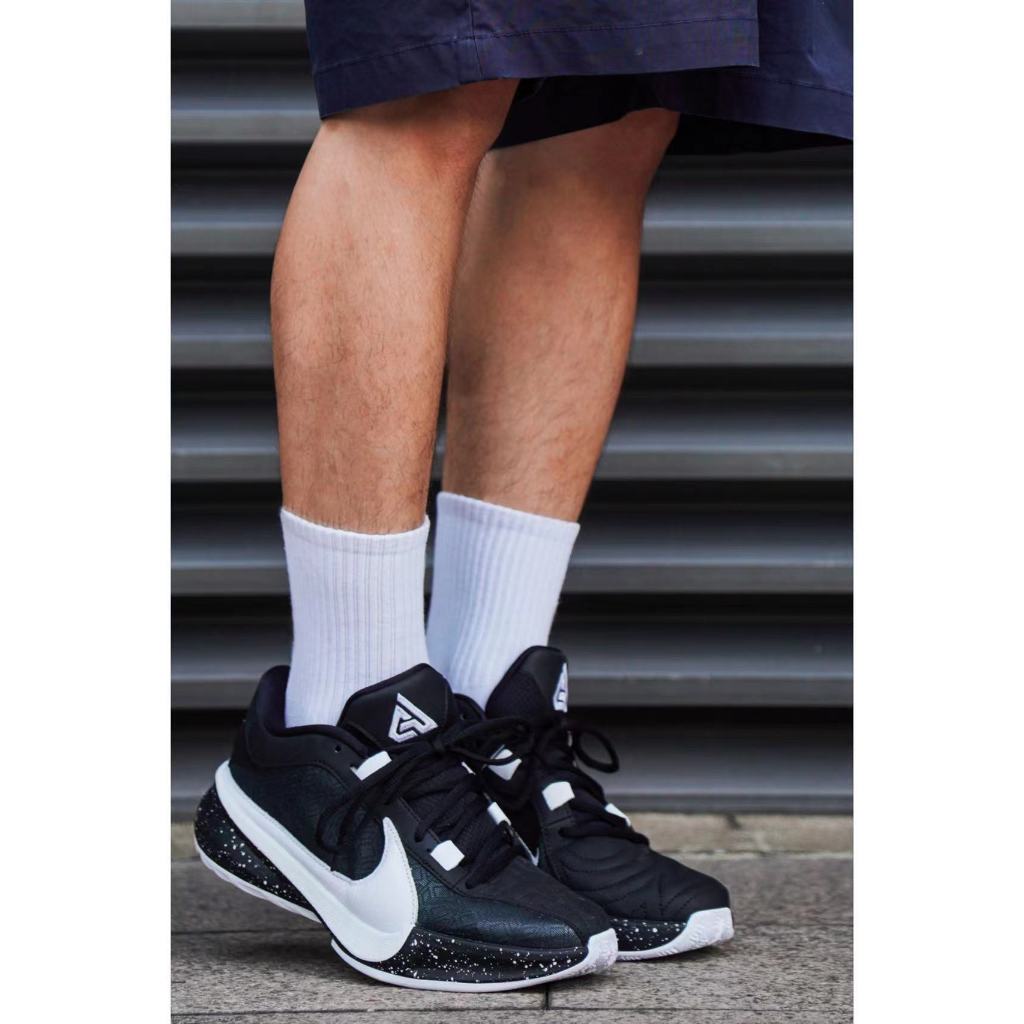 【熱賣】Nike Zoom Freak 5 減震耐磨籃球鞋 黑白色