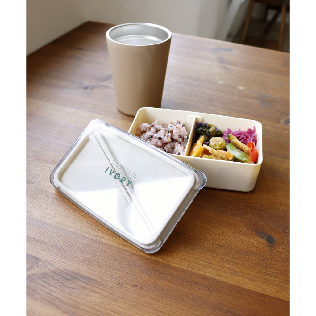 ✔現貨🍯 日本正品 3coins 單層隔間便當(附筷子) 可微波加熱 沙拉盒 保鮮盒 便當盒 午餐盒【J-3C162】