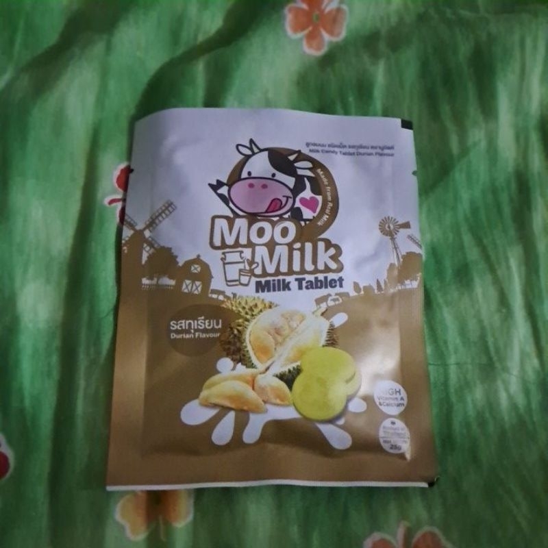 〔免運費〕泰國MooMilk泰式奶茶牛奶片1包、榴槤牛奶片2包、維他命軟糖1包ㄧ組4包