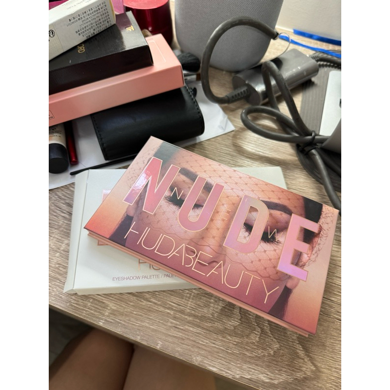 HUDA BEAUTY 裸色沙漠玫瑰眼影盤🌹#newnude