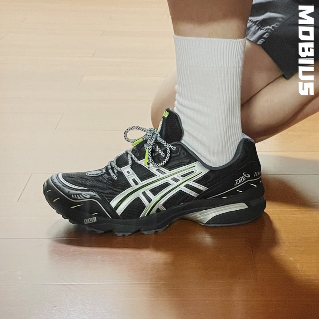 【MOBIUS】Asics Gel-1090 V1 慢跑鞋 黑白 1201A041-001