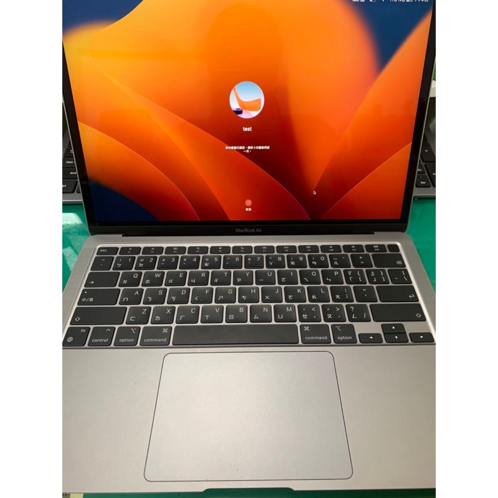 大降價MacBook Air (M1, 2022) / 256G / 二手筆電