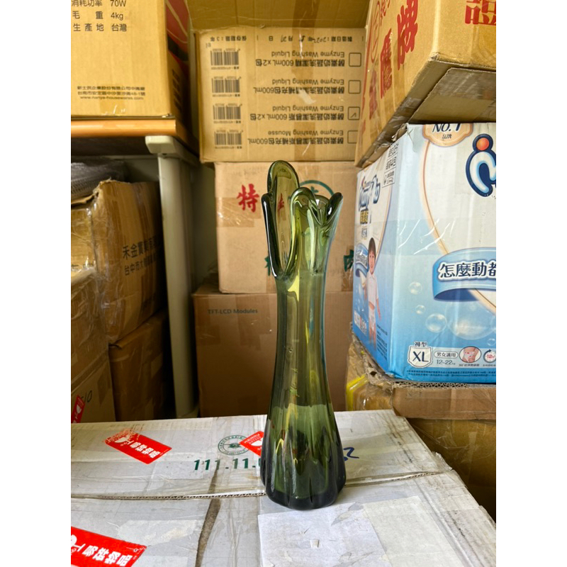 二手 早期玻璃花瓶（有瑕疵）高約：32.7cm