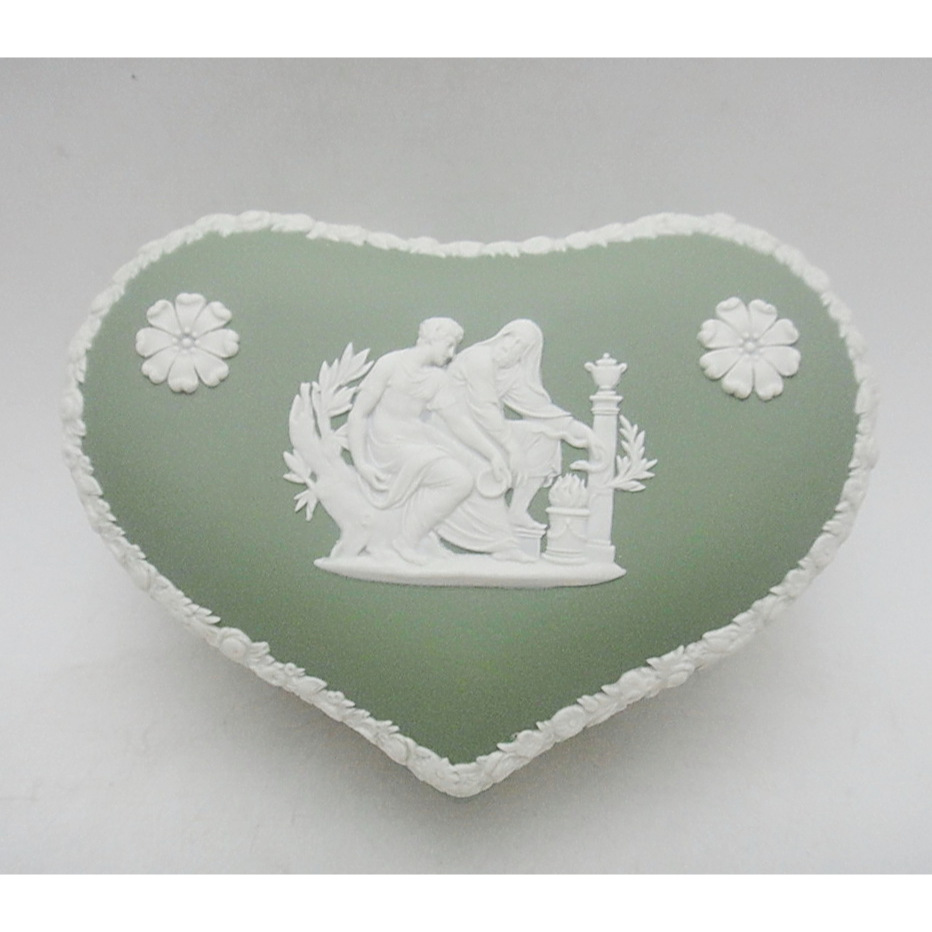 英國製Wedgwood芥末綠碧玉浮雕心型珠寶盒/置物盒(大型)-2(免運)