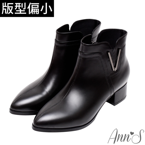 Ann’S防潑水材質-薇拉訂製V金屬雙車線粗低跟尖頭短靴4.5cm-黑(版型偏小)