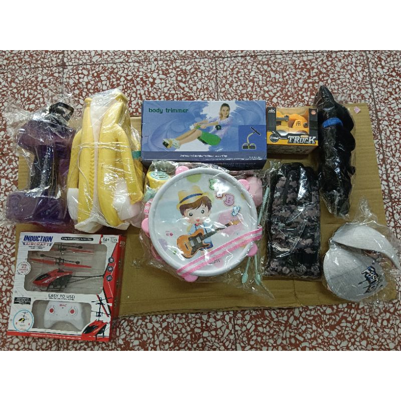 娃娃機商品--香蕉拖鞋、直升機玩具、手套、水壺、筆袋、雜物，整圖賣。