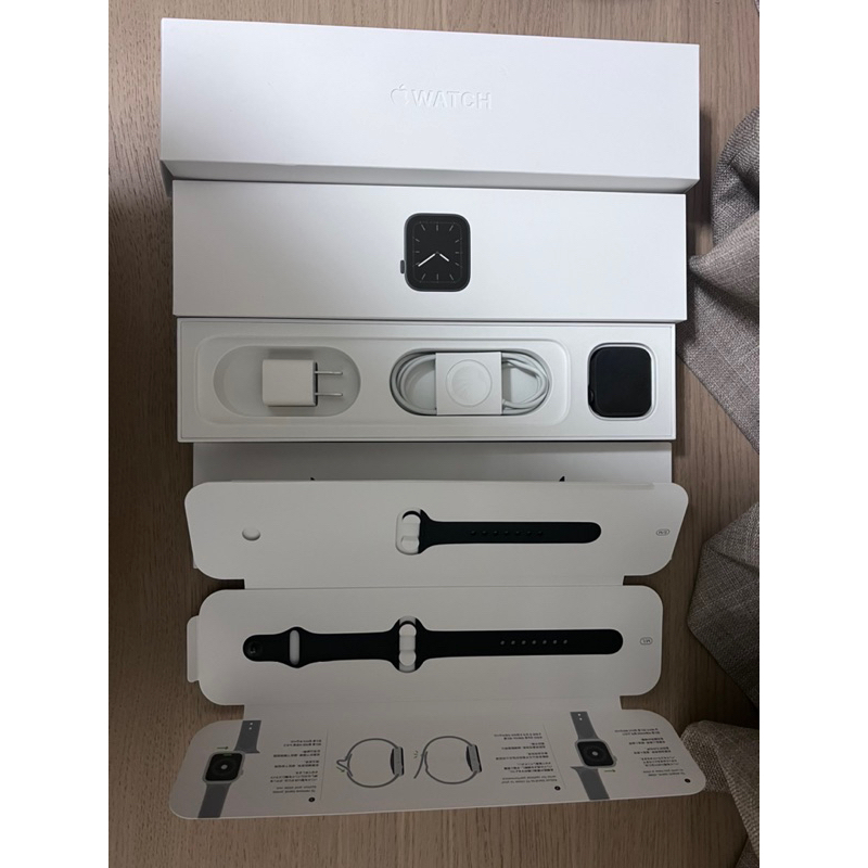 【極新現貨】黑色 鋁金屬 40mm Apple watch 5 二手9成新以上