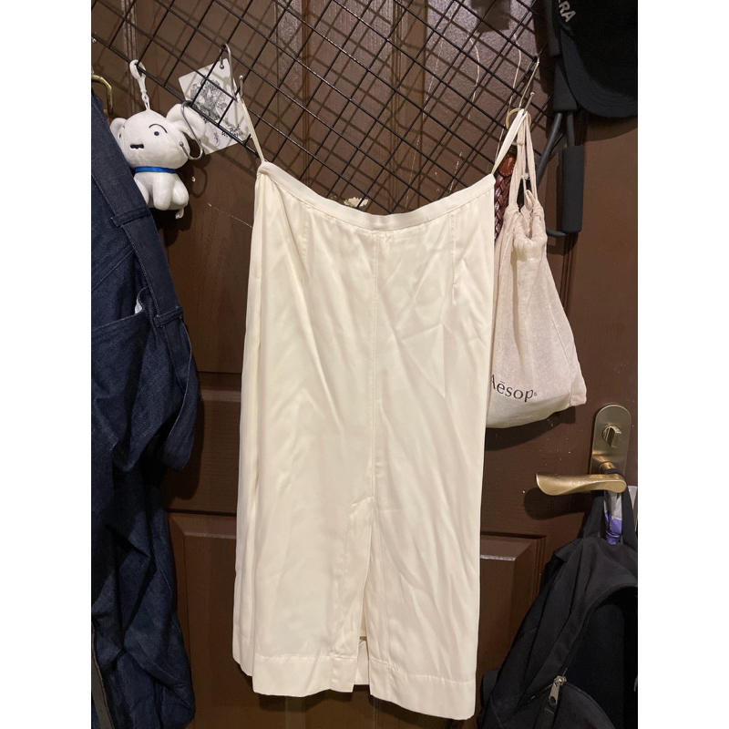 Uniqlo U系列 鵝白色軟軟氣質中長裙 只穿過一次
