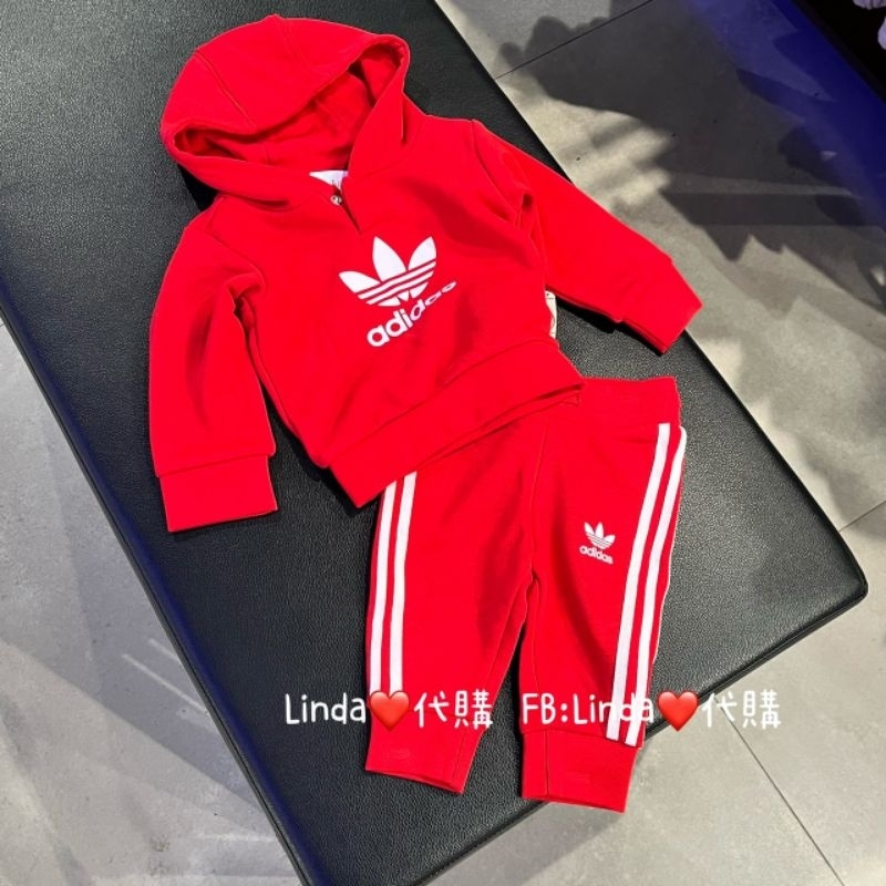 Linda❤️代購 Adidas 小童 童裝 帽T 連帽上衣 套裝 長袖 長褲 新年 紅色 帽T 縮口褲 IB8631