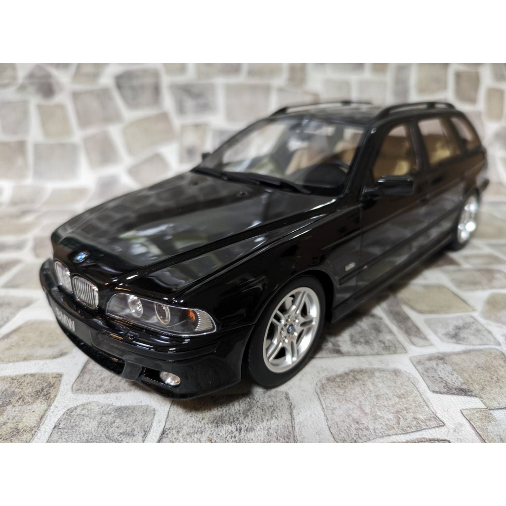 宗鑫 OTTO OT1013 BMW 540i Touring M-Pack (E39) 2001 金屬藍寶石黑