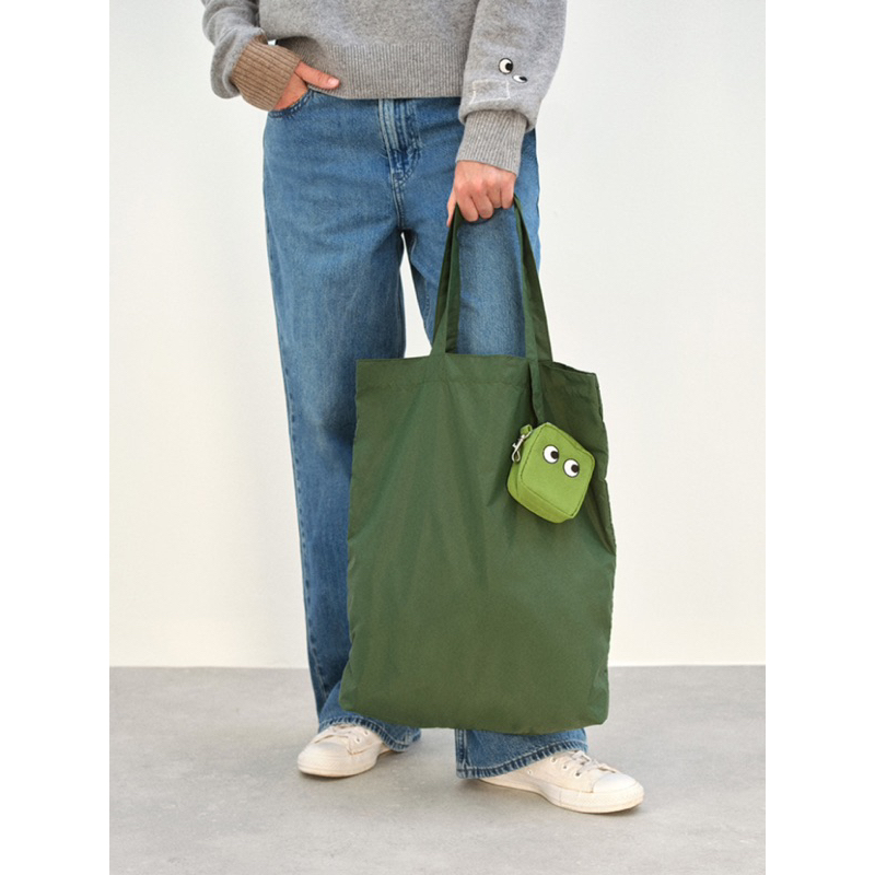 UNIQLO X ANYA HINDMARCH聯名綠色摺疊收納包+綠色小羊毛圓領毛衣XL