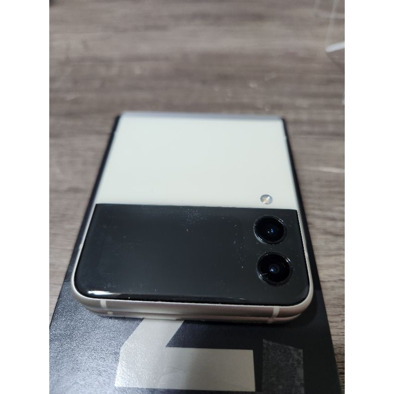 [二手，自用]SAMSUNG Galaxy Z Flip3 5G 128GB 白色／過保，功能正常