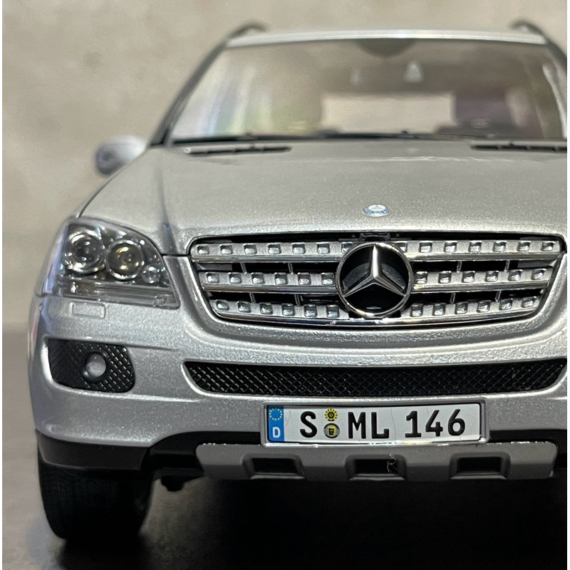 【賓士原廠精品Minichamps製】1/18 Mercedes-Benz ML-Class 銀色 1:18 模型車