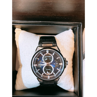 《布》-全新特價【CITIZEN】星辰 BU0066-11W 鈦金屬 光動能 藍寶石鏡面 皮錶帶 月相男錶 42mm