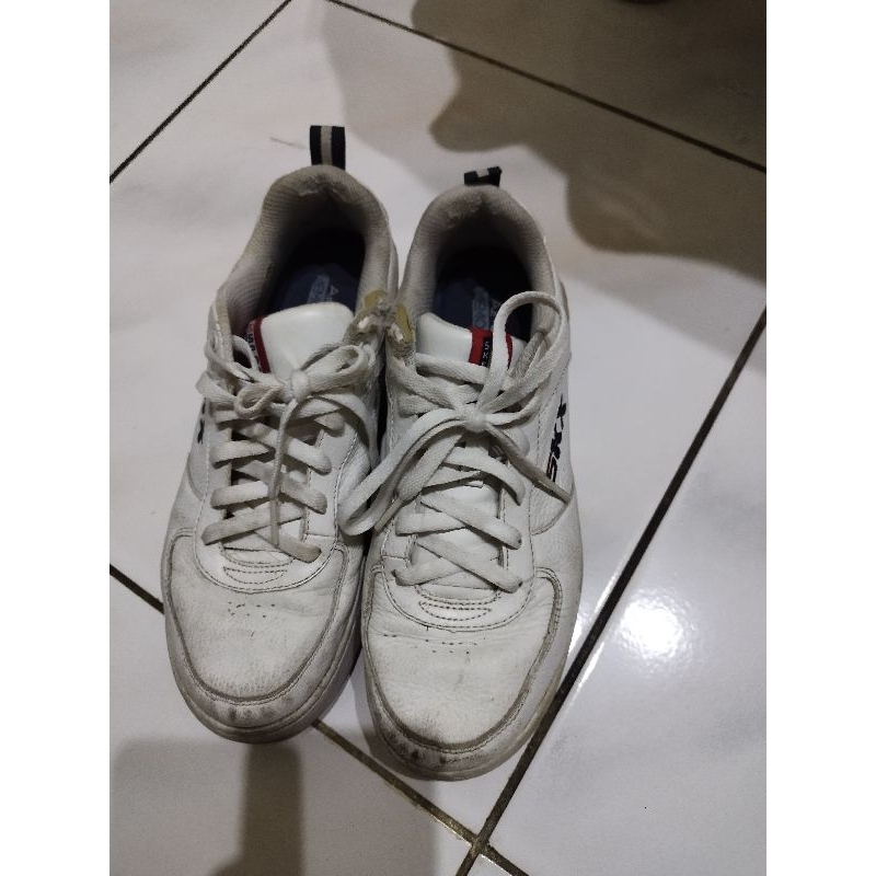 Skechers 白色版鞋24.5