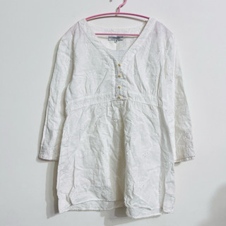女大人棉麻質感白色刺繡造型上衣