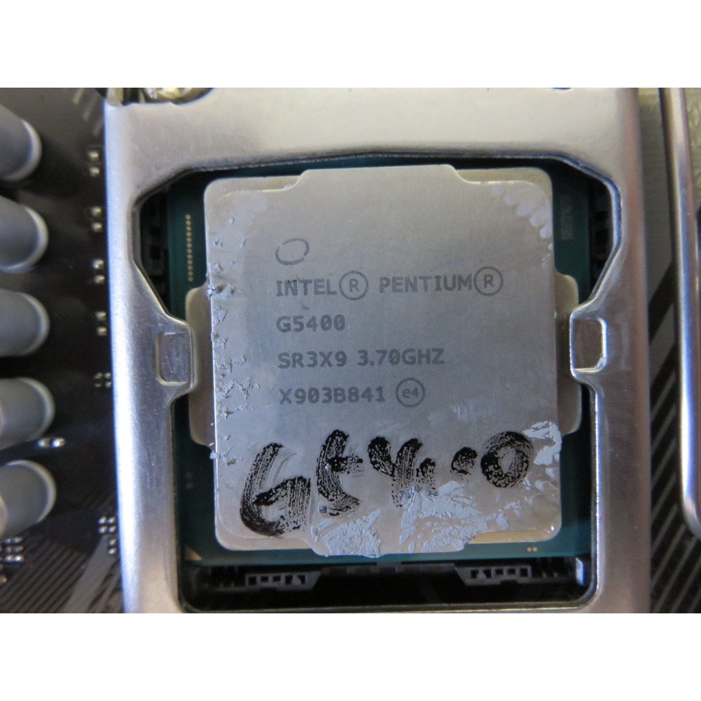 C.1151CPU-Intel Pentium 黃金級 G5400 4M 快取記憶體，3.70GHz直購價980