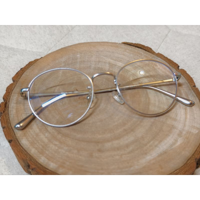 uniqlo 眼鏡 鏡框 墨鏡 太陽眼睛 金屬框很有質感 另有藍色鏡片 此賣場透明的鏡片