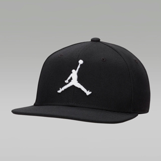 Jordan Pro Jumpman Snapback帽款 正面與中央採用刺繡採用高級材質與背部扣合FD5184-011