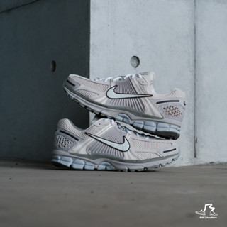 【奶大大球鞋代購社團】現貨 Nike Zoom Vomero5 復古運動鞋 燕麥灰 灰藍 Y2K FZ3653-104